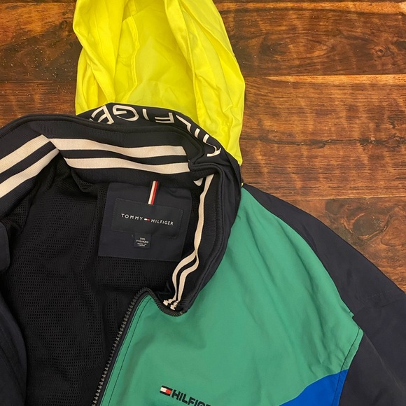 Tommy Hilfiger - Picture 7 of 13